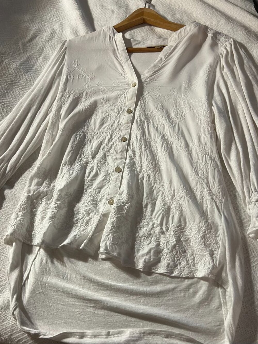 Democracy White Embroidered Blouse – Women’s Large - Picture 4 of 6